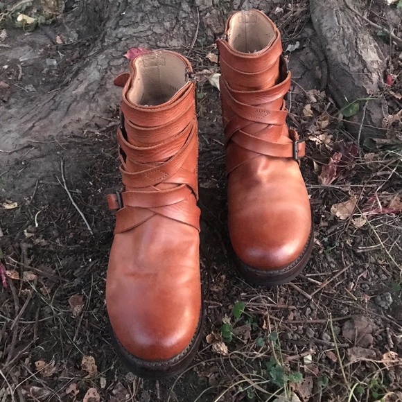 Frye Veronica Brown Short Leather Boots Size 9 - Picture 4 of 10